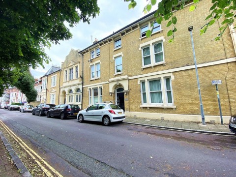 View Full Details for Elphinstone Road, Southsea